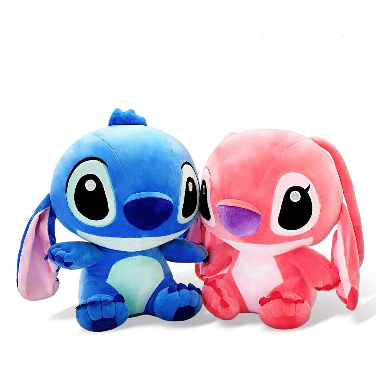 Par plišanih Stitch igračaka, plava i roza, na bijeloj pozadini