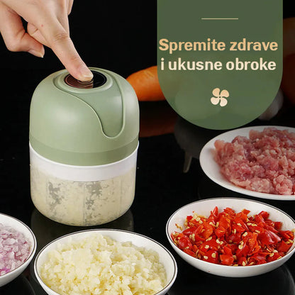 Uključivanje mini sjeckalice i posude sa usitnjenim namirnicama