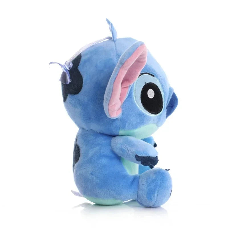 Plišana igračka Stitch, bočni pogled sa tamnim flekama