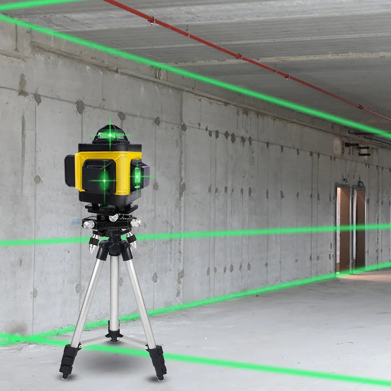 16-linijski laser projektuje zelene linije po zidovima i podu u betonskoj hali